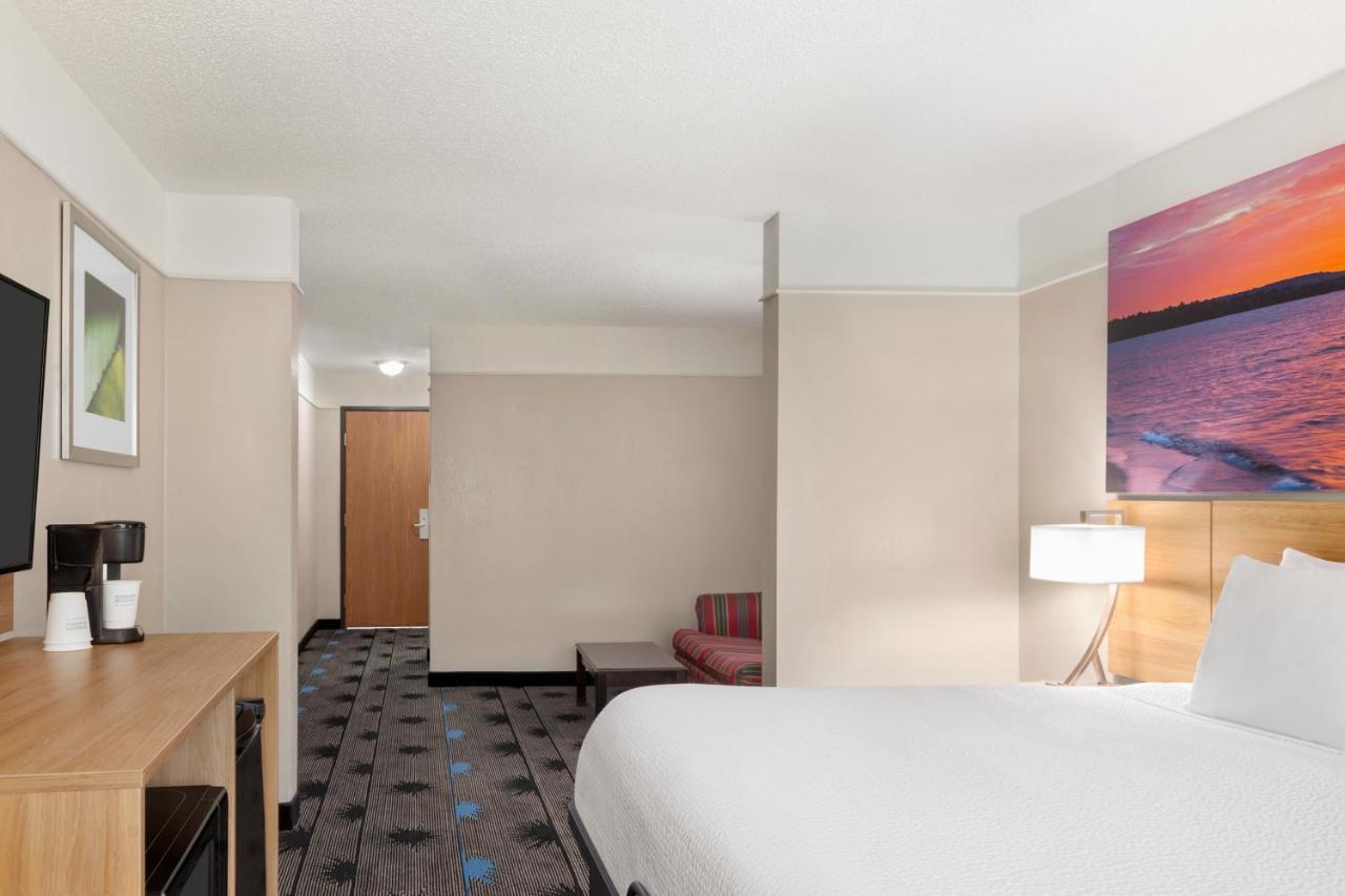 Days Inn By Wyndham Kansas City International Airport Exteriér fotografie