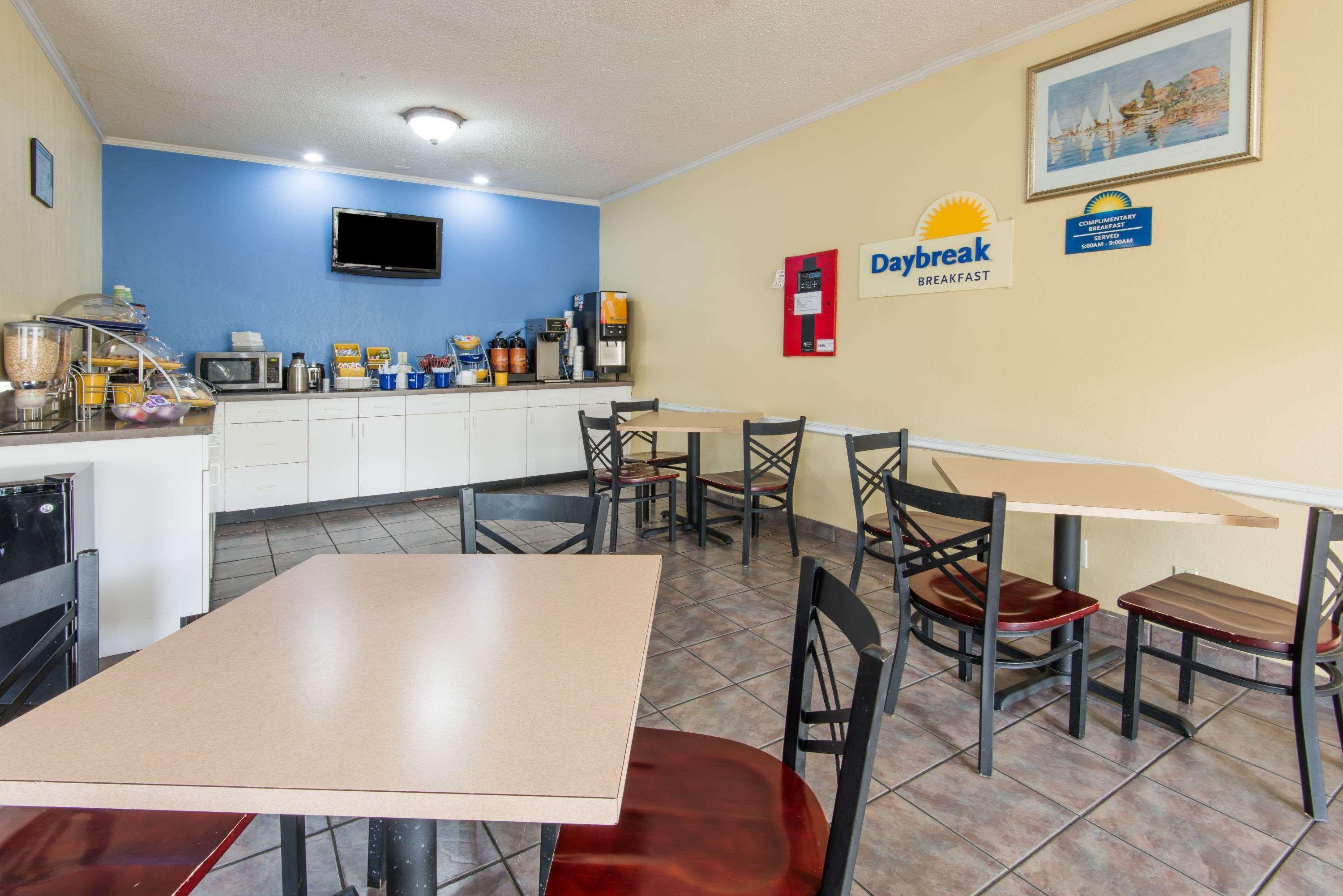 Days Inn By Wyndham Kansas City International Airport Exteriér fotografie